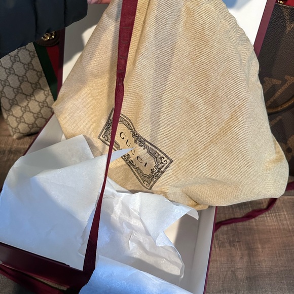 Gucci crossbody bag. Authentic - Picture 7 of 8